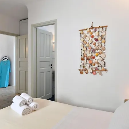 Aiolis * Parikia (Paros)