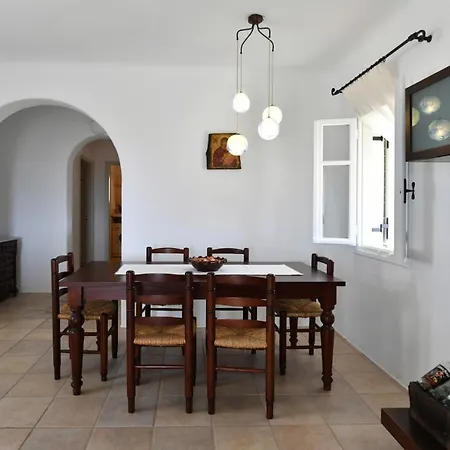 Aiolis * Parikia (Paros)